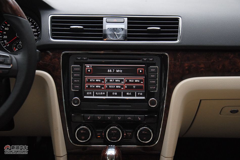 2011款帕萨特内饰