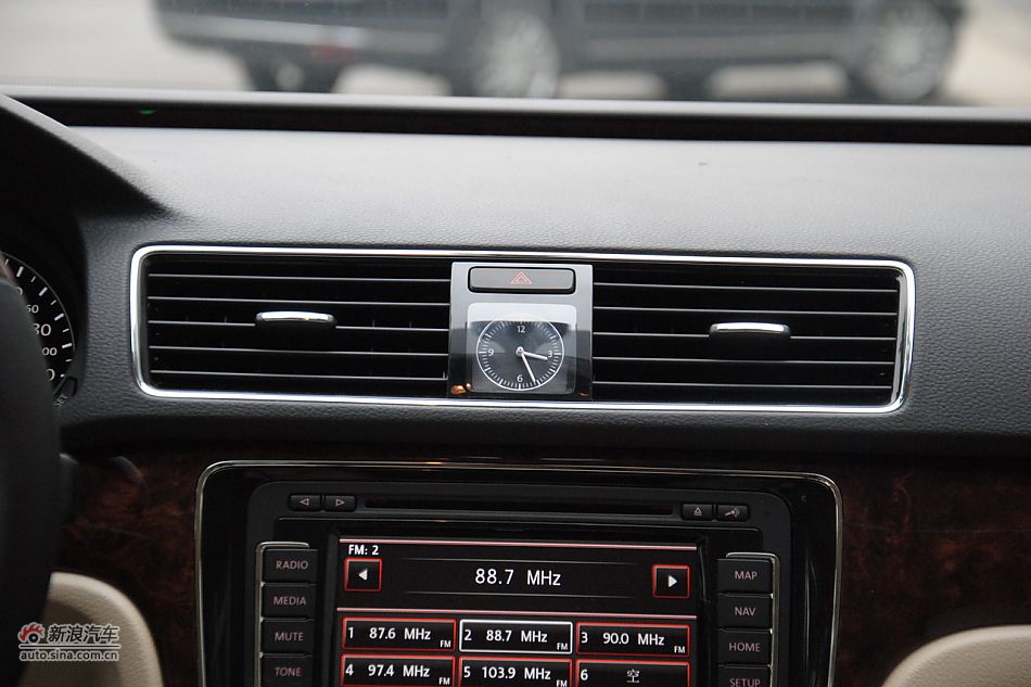 2011款帕萨特内饰