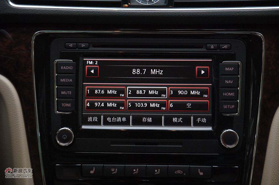 2011款帕萨特内饰