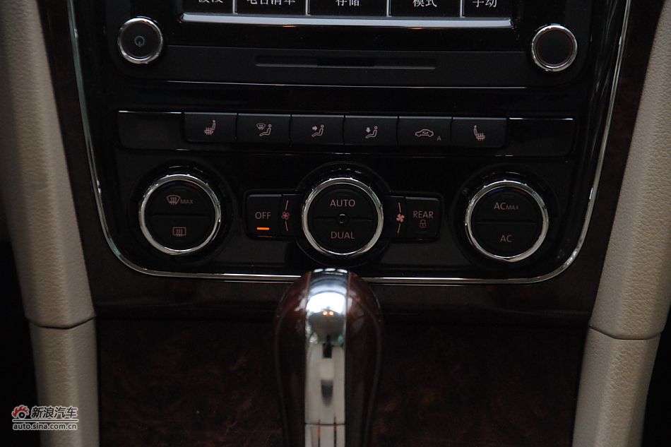 2011款帕萨特内饰