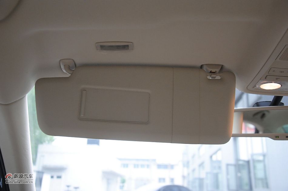 2011款帕萨特内饰