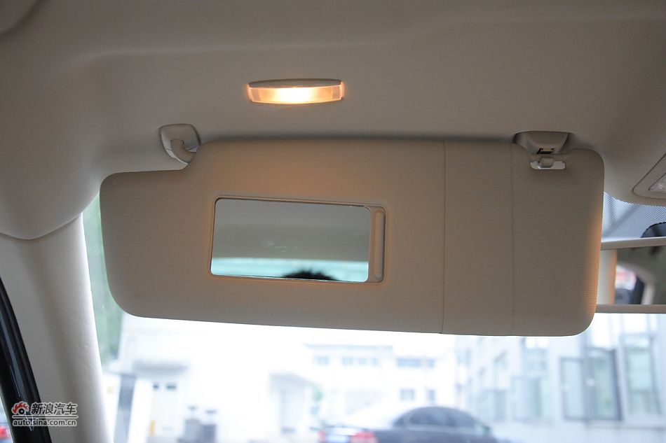 2011款帕萨特内饰