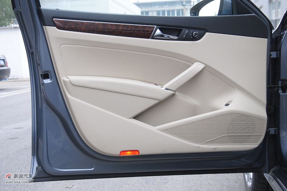 2011款帕萨特内饰