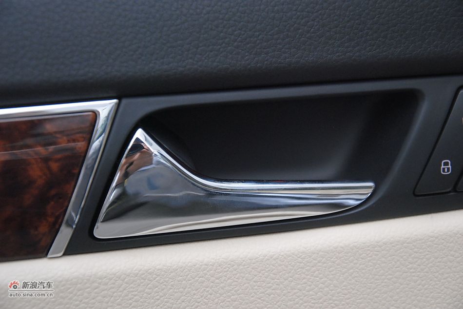 2011款帕萨特内饰