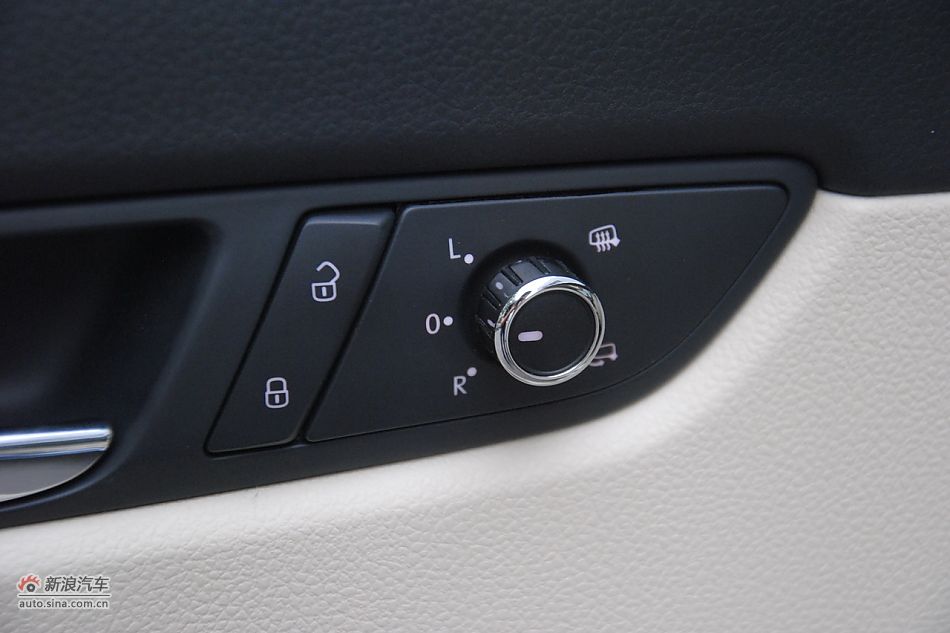 2011款帕萨特内饰