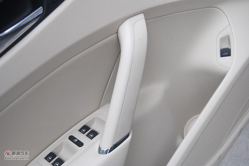 2011款帕萨特内饰