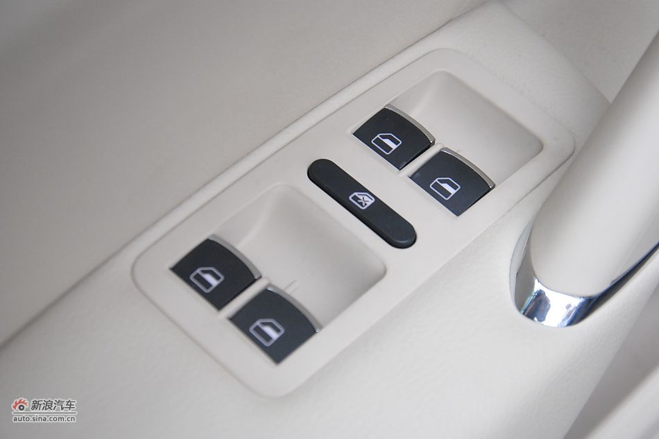 2011款帕萨特内饰