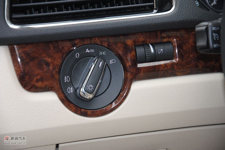 2011款帕萨特内饰