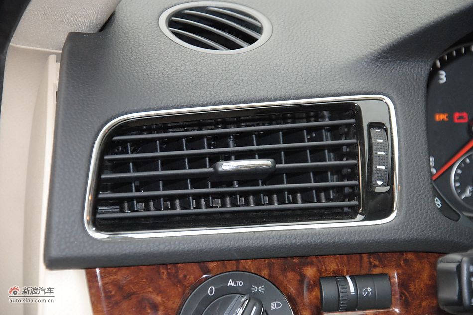 2011款帕萨特内饰