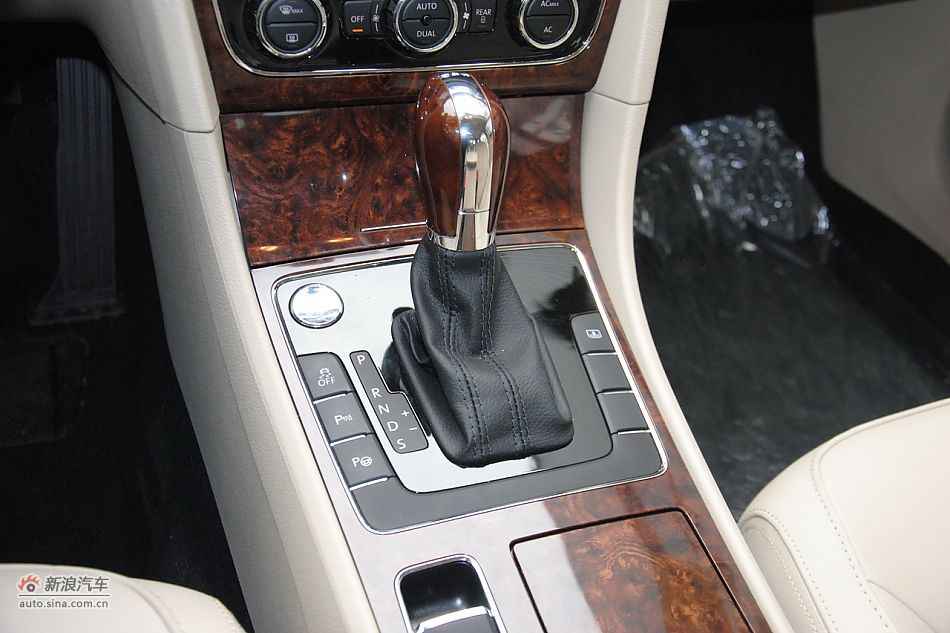 2011款帕萨特内饰