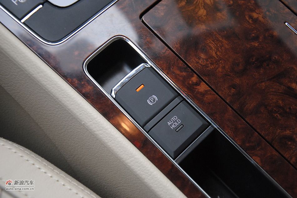 2011款帕萨特内饰