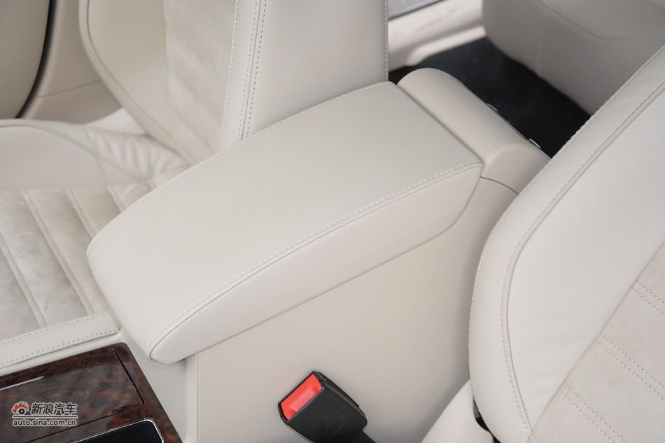 2011款帕萨特内饰