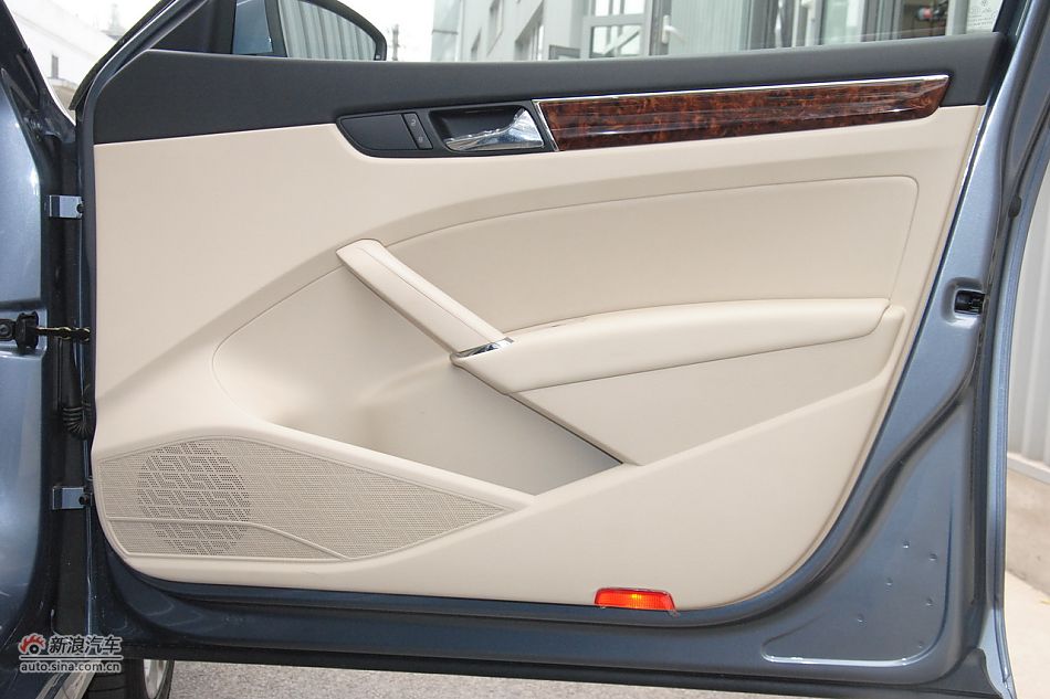 2011款帕萨特内饰