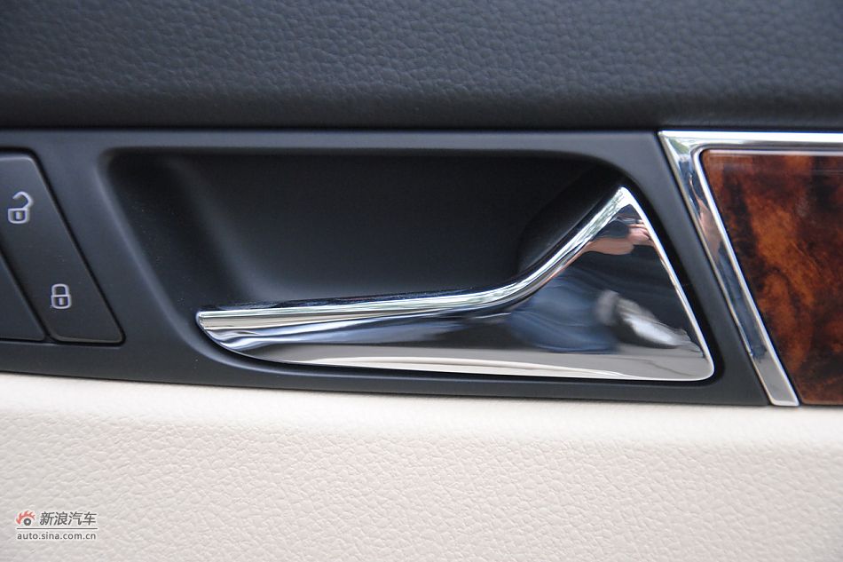 2011款帕萨特内饰