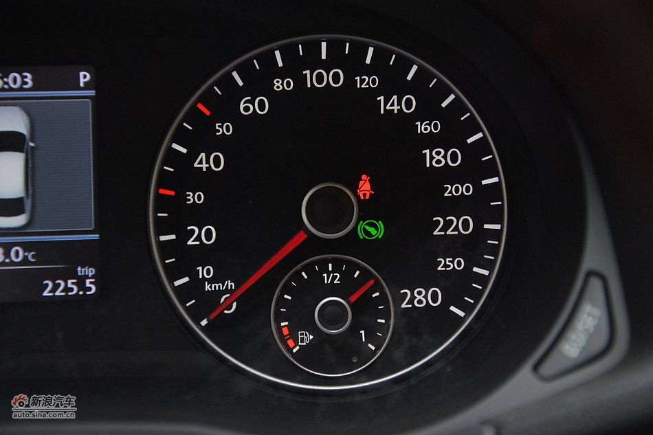 2011款帕萨特内饰