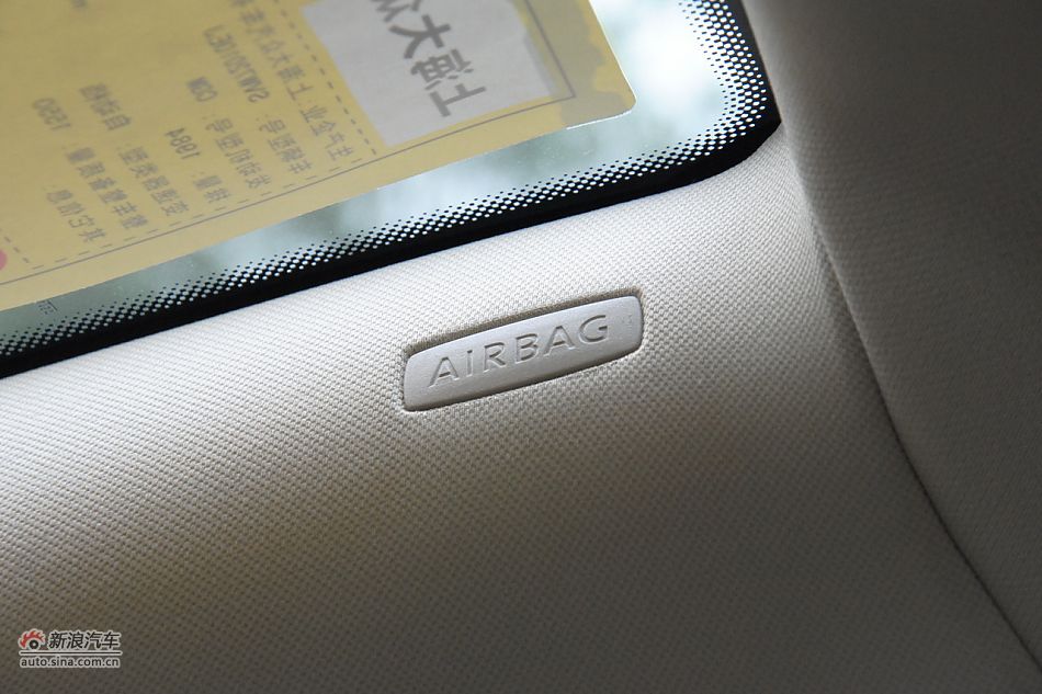 2011款帕萨特内饰