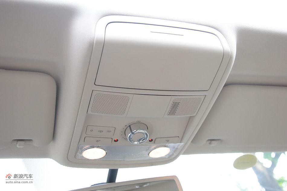 2011款帕萨特内饰