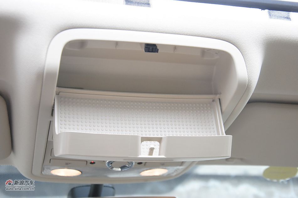 2011款帕萨特内饰