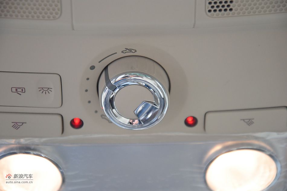 2011款帕萨特内饰