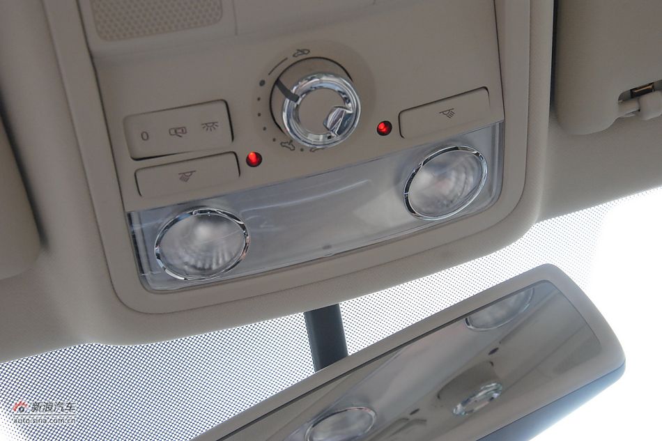 2011款帕萨特内饰