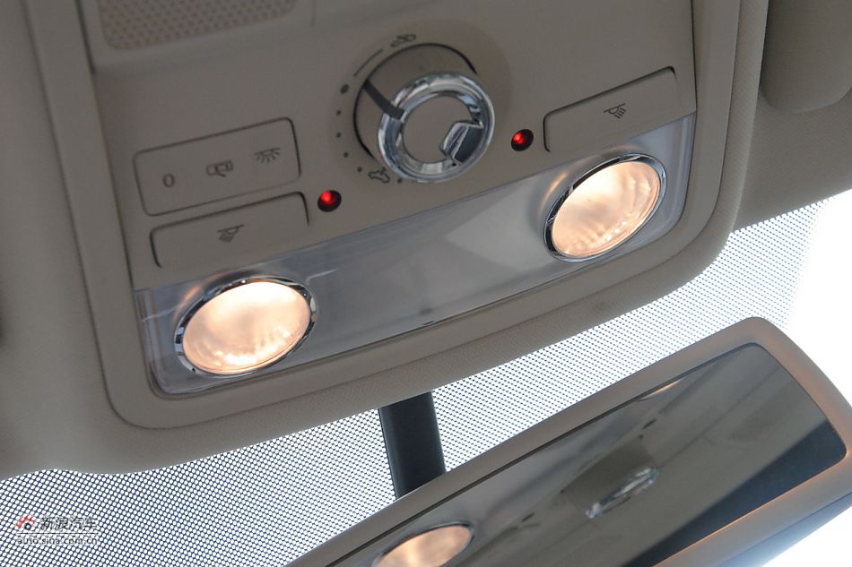 2011款帕萨特内饰