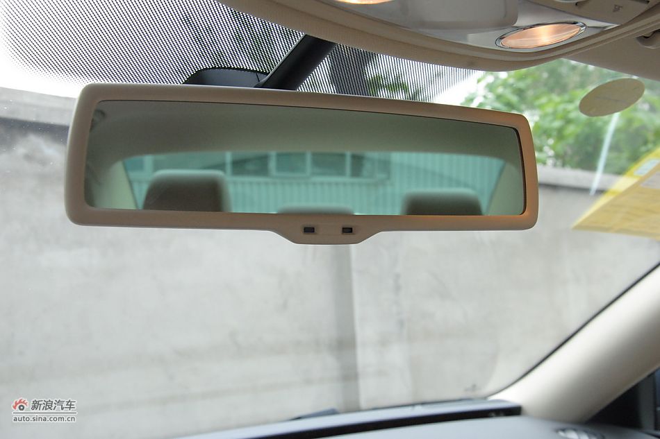 2011款帕萨特内饰