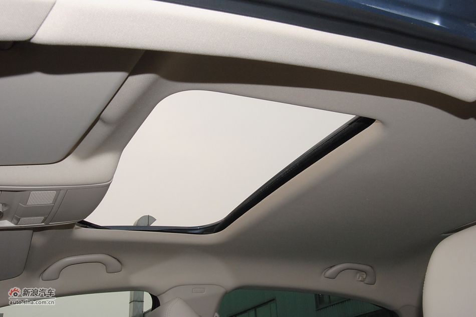 2011款帕萨特内饰