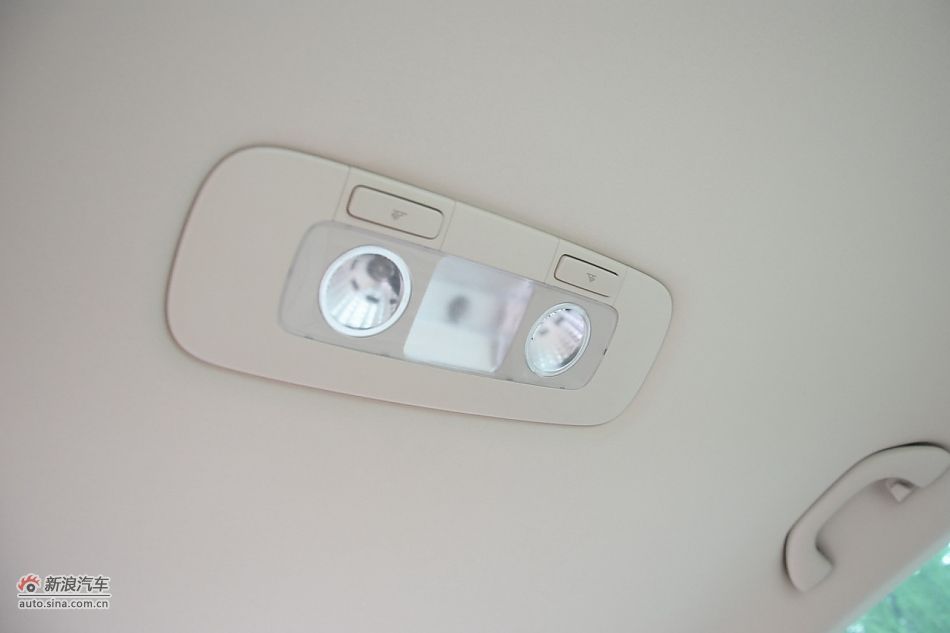 2011款帕萨特内饰