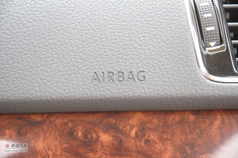 2011款帕萨特内饰