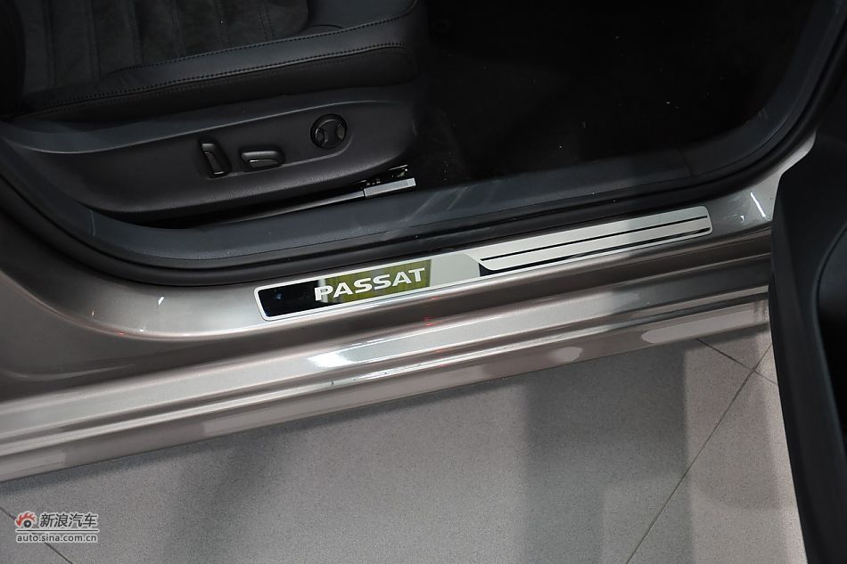 2011款帕萨特内饰