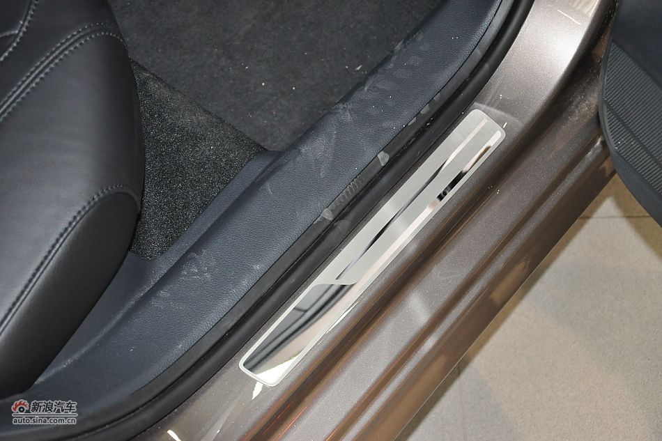 2011款帕萨特内饰