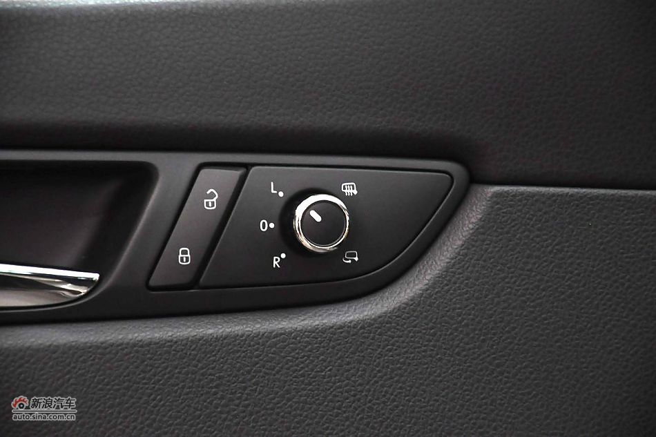 2011款帕萨特内饰