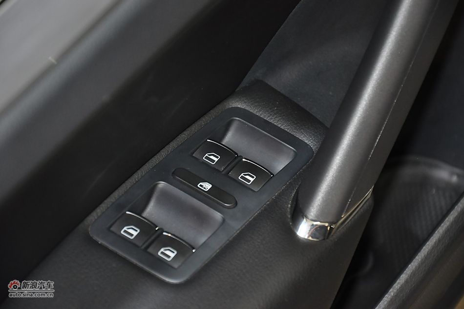 2011款帕萨特内饰