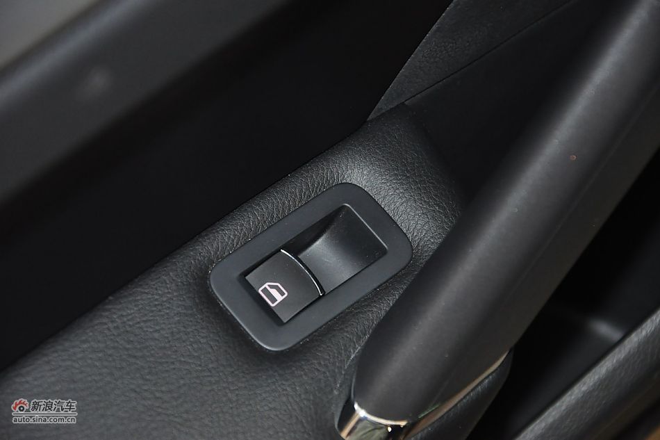 2011款帕萨特内饰