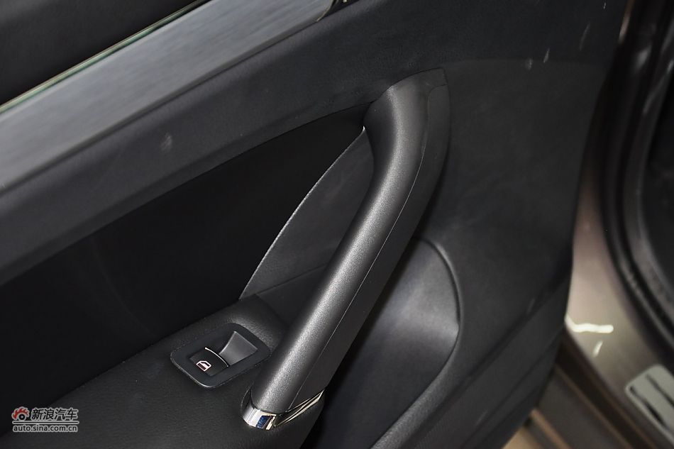 2011款帕萨特内饰