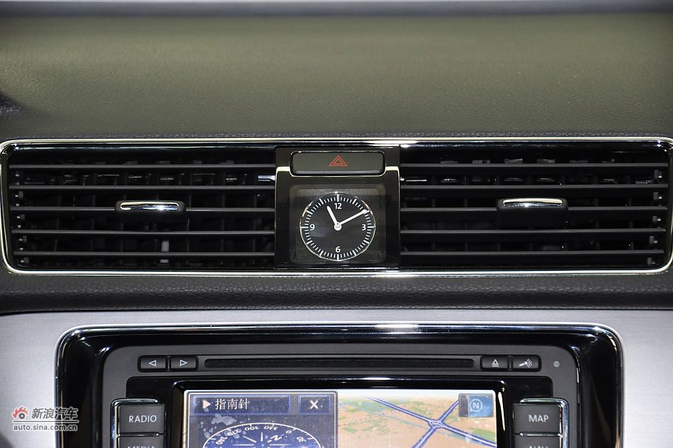 2011款帕萨特内饰