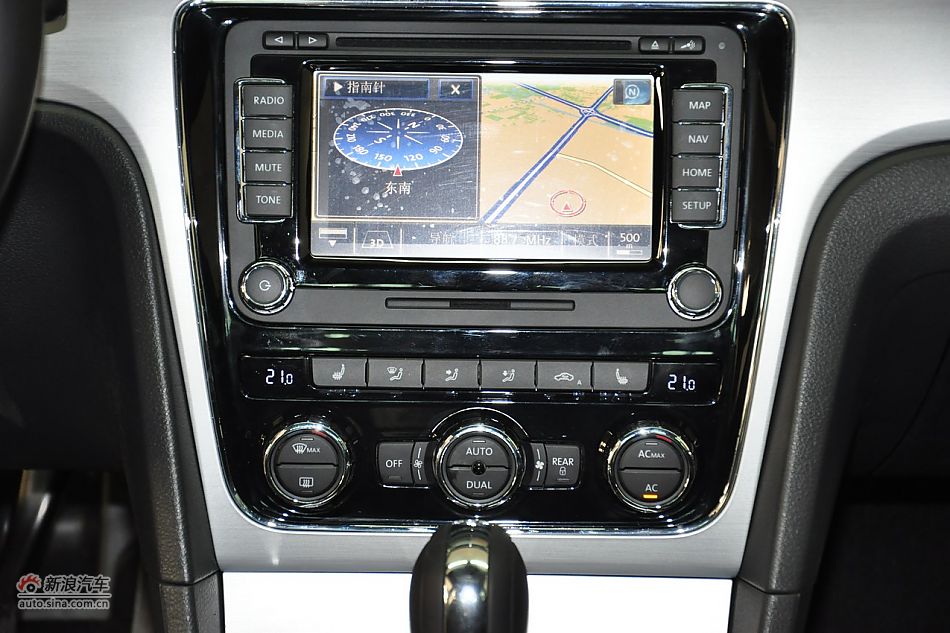 2011款帕萨特内饰