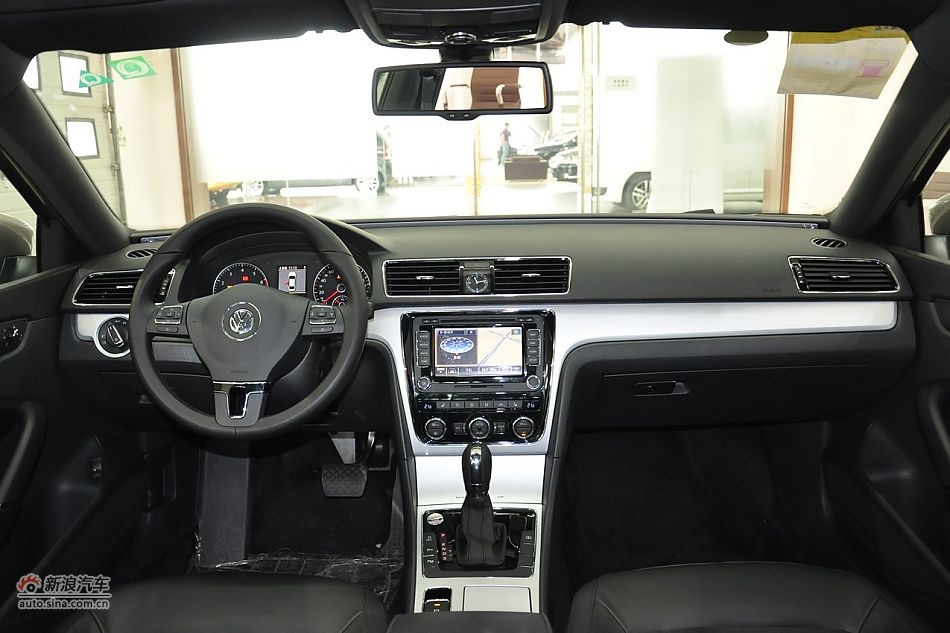 2011款帕萨特内饰