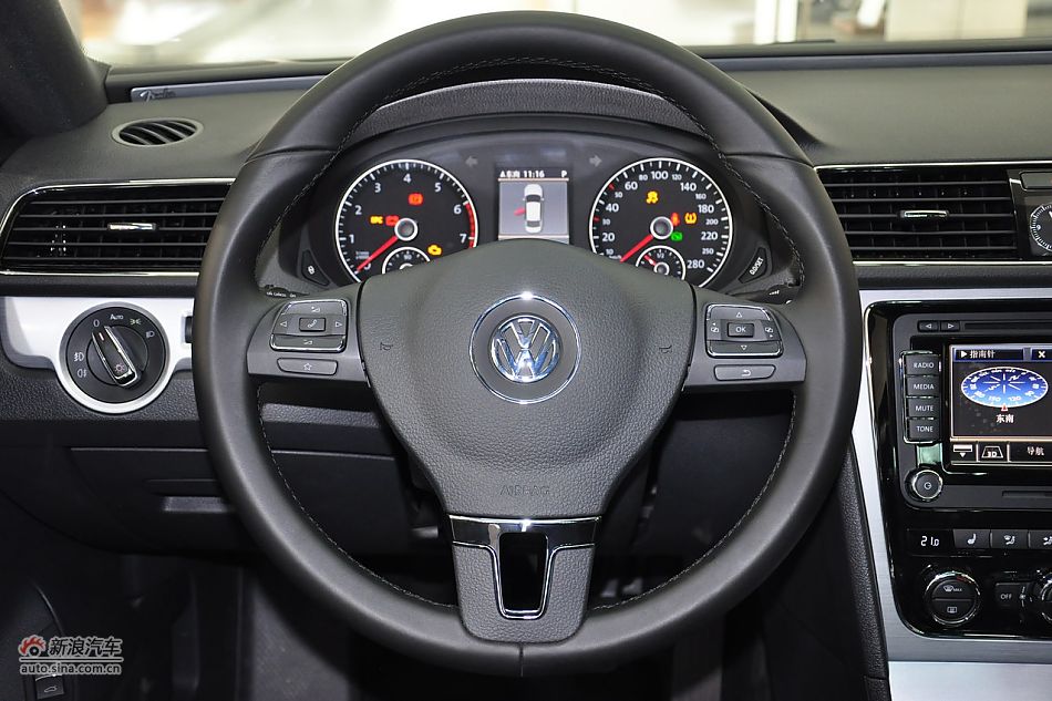 2011款帕萨特内饰