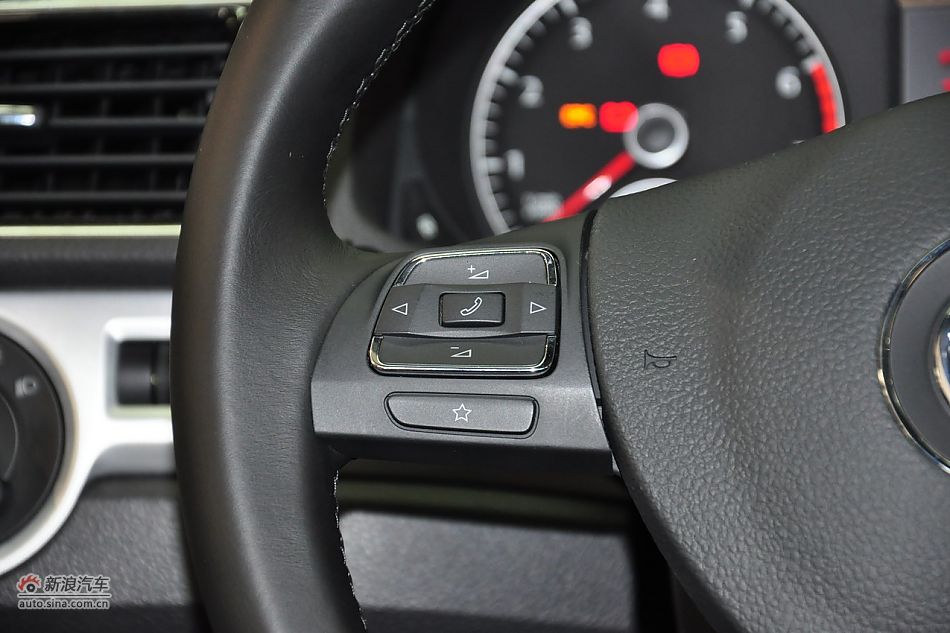 2011款帕萨特内饰