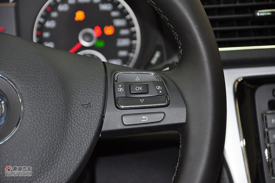 2011款帕萨特内饰