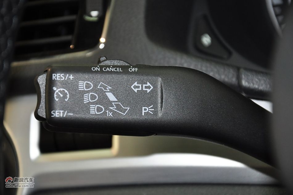 2011款帕萨特内饰