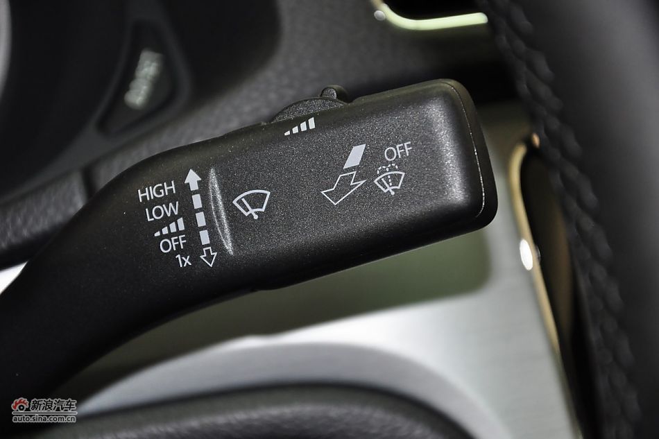 2011款帕萨特内饰