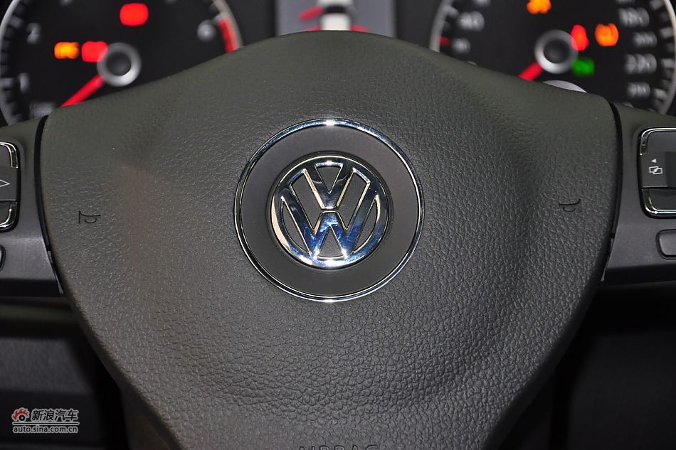 2011款帕萨特内饰