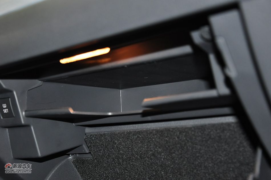 2011款帕萨特内饰