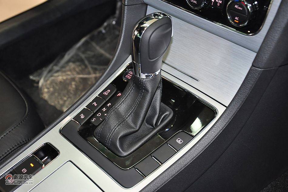 2011款帕萨特内饰