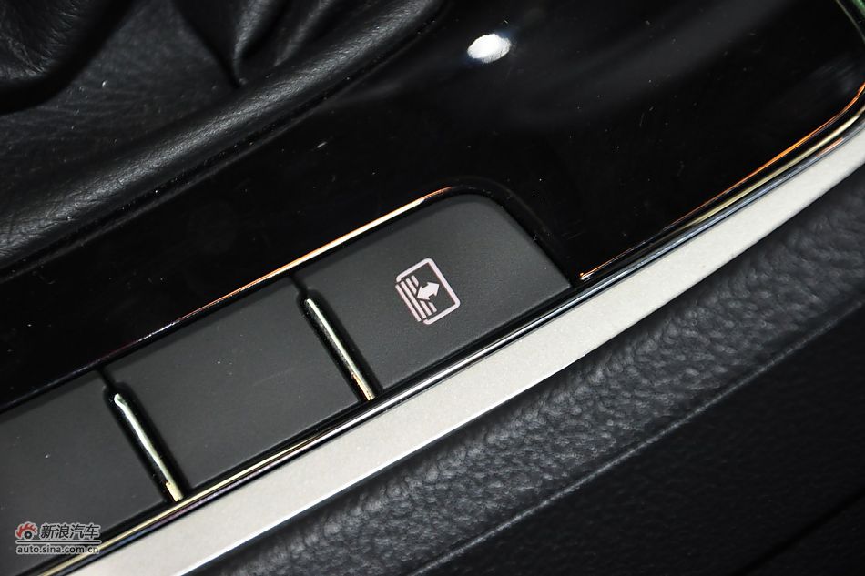 2011款帕萨特内饰