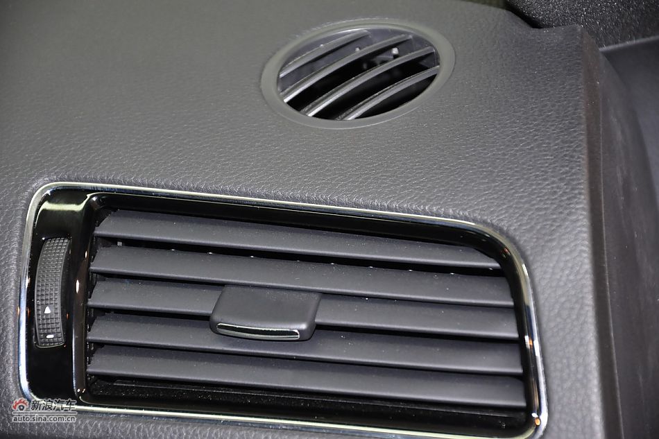 2011款帕萨特内饰