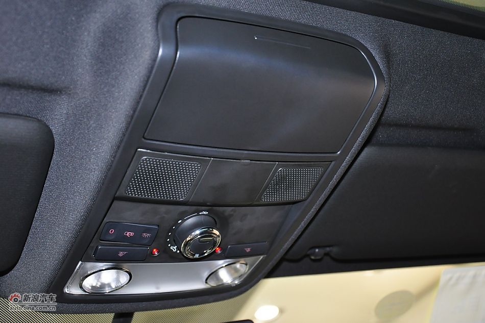 2011款帕萨特内饰