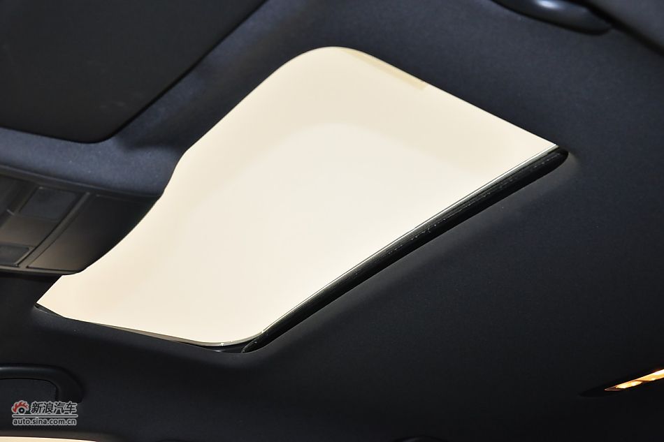 2011款帕萨特内饰